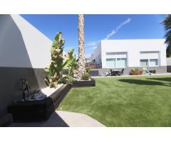 INCREÍBLE CHALET CON ZONA DE BARBACOA Y CINE EN LA ZONA DE AVENIDA DE RONDA DE ELDA