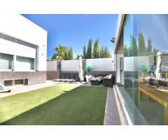 INCREÍBLE CHALET CON ZONA DE BARBACOA Y CINE EN LA ZONA DE AVENIDA DE RONDA DE ELDA