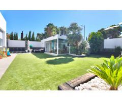 INCREÍBLE CHALET CON ZONA DE BARBACOA Y CINE EN LA ZONA DE AVENIDA DE RONDA DE ELDA