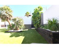 INCREÍBLE CHALET CON ZONA DE BARBACOA Y CINE EN LA ZONA DE AVENIDA DE RONDA DE ELDA