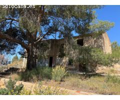 CASA DE CAMPO CON MUCHÍSIMO POTENCIAL CON MÁS DE 100.000M2 DE PARCELA