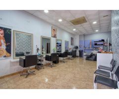 ¡Oportunidad de inversión! Local de Peluquería Totalmente Equipado en Venta