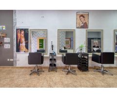 ¡Oportunidad de inversión! Local de Peluquería Totalmente Equipado en Venta