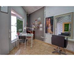 ¡Oportunidad de inversión! Local de Peluquería Totalmente Equipado en Venta