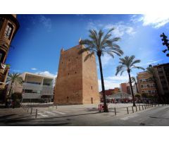Edificio para rehabilitar y edificar en la mejor zona de Torrent