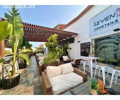 ¡Oportunidad única de inversión en un edificio con gran potencial en Vera Playa, la prestigiosa zona