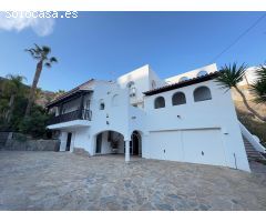 Villa Mediterránea con Vistas Panorámicas al Mar en Mojácar.