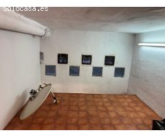 Garaje Cabinado con Altillo en el centro de Benidorm – Espacioso, Versátil e Ideal para Inversión