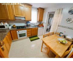 Bungalow Pareado en Venta en Alfaz del Pi – 4 Dormitorios, Terraza, Piscina y Más
