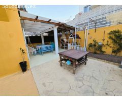 Chalet Adosado en La Nucía – 4 Dormitorios, Amplia Parcela y Vistas al Mar