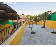Chalet Adosado en La Nucía – 4 Dormitorios, Amplia Parcela y Vistas al Mar