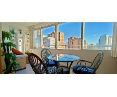 Apartamento con vistas al mar, piscina y parking en Benidorm