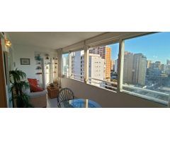 Apartamento con vistas al mar, piscina y parking en Benidorm