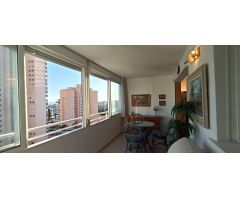 Apartamento con vistas al mar, piscina y parking en Benidorm