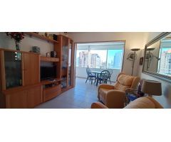 Apartamento con vistas al mar, piscina y parking en Benidorm