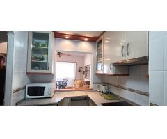 Apartamento con vistas al mar, piscina y parking en Benidorm