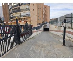Amplio Garaje Doble Cabinado en Esquina con Fácil Acceso en Benidorm