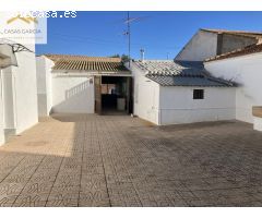 ESTUPENDA CASA DE PUEBLO RUSTICA CON TERRENO EN LAS PALAS