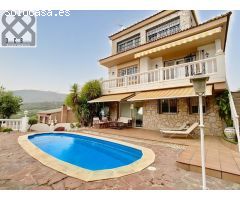 FANTÁSTICA CASA CON PISCINA Y JARDÍN RODEADA DE NATURA Y TRANQUILIDAD