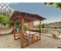 FANTÁSTICA CASA CON PISCINA Y JARDÍN RODEADA DE NATURA Y TRANQUILIDAD