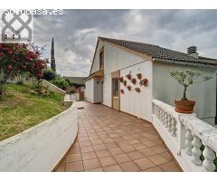 FANTÁSTICA CASA CON PISCINA Y JARDÍN RODEADA DE NATURA Y TRANQUILIDAD