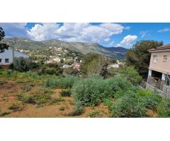 Gran terreno en una de las zonas más despejadas de la urbanización