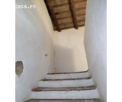 Finca de aprox 67 hectàreas. Con dos casas principales para reformar
