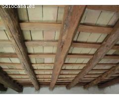 Finca de aprox 67 hectàreas. Con dos casas principales para reformar