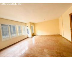 PISO DE CUATRO DORMITORIOS CON PLAZA DE GARAJE EN EL CENTRO.
