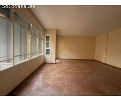 PISO DE CUATRO DORMITORIOS CON PLAZA DE GARAJE EN EL CENTRO.