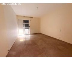 PISO DE CUATRO DORMITORIOS CON PLAZA DE GARAJE EN EL CENTRO.