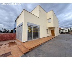 CHALET ADOSADO  A ESTRENAR EN PURIAS