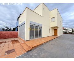 CHALET ADOSADO  A ESTRENAR EN PURIAS