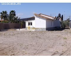 BONITO CHALET A ESTRENAR EN CAMPILLO.