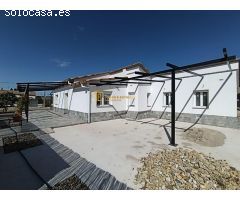 BONITO CHALET A ESTRENAR EN CAMPILLO.