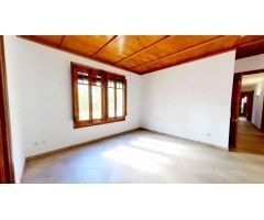 ¡Oportunidad única! Chalet en La Canonja con amplias estancias y gran parcela