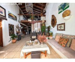 Villa con piscina y vistas al mar