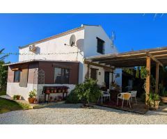 Villa con piscina y vistas al mar