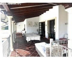 Villa con piscina, jardin y terraza