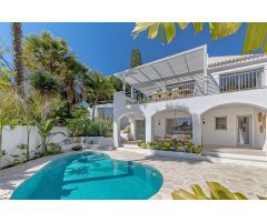 Villa con piscina y jardin privados