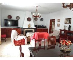 Amplia casa para entrar a vivir en Las Pajanosas