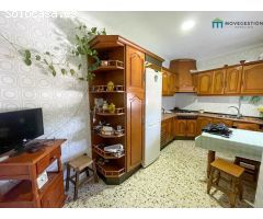 CASA CON LOCAL COMERCIAL EN UBRIQUE - ZONA ALGARROBAL