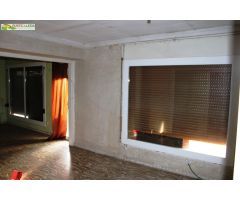 CASA (DE UNOS 654 M2) CON PATIO (DE UNOS 50 M2), EN EL MUNICIPIO DE TORNABOUS.