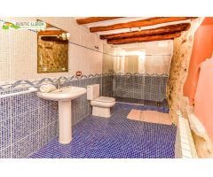 CASA (DE UNOS 378 M2) CON TERRAZA (DE UNOS 30 M2) EN LOS ALREDEDORES DE SANTA COLOMA DE QUERALT.
