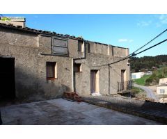 CASA (DE UNOS 160 M2) CON TERRAZA (DE UNOS 50 M2) EN LOS ALREDEDORES DE SANTA COLOMA DE QUERALT.