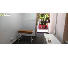 LOCAL COMERCIAL (DE UNOS 25 M2) CON TERRAZA, EN EL CENTRO DE TÀRREGA.