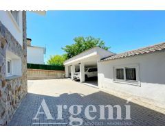 Casa perfecta para dos familias en Palau-solità i Plegamans 