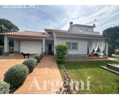VENTA DE ESPECTACULAR CHALET EN PALAU SOLITA I PLEGAMANS