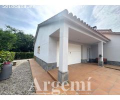 VENTA DE ESPECTACULAR CHALET EN PALAU SOLITA I PLEGAMANS
