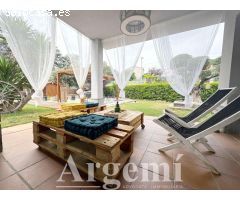 VENTA DE ESPECTACULAR CHALET EN PALAU SOLITA I PLEGAMANS